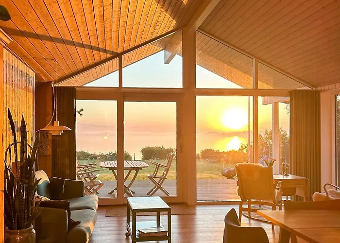 Beachfront Near Dalby Bay Casa de Férias *